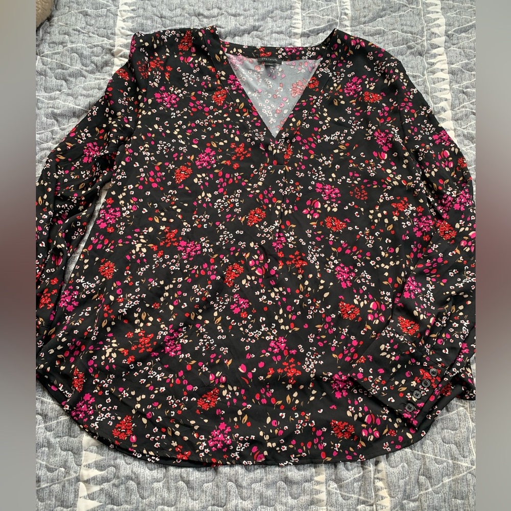Ann Taylor  Floral Blouse size Large